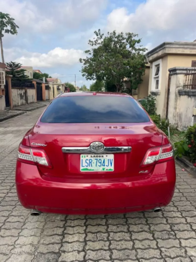 Toyota Camry   - 2010