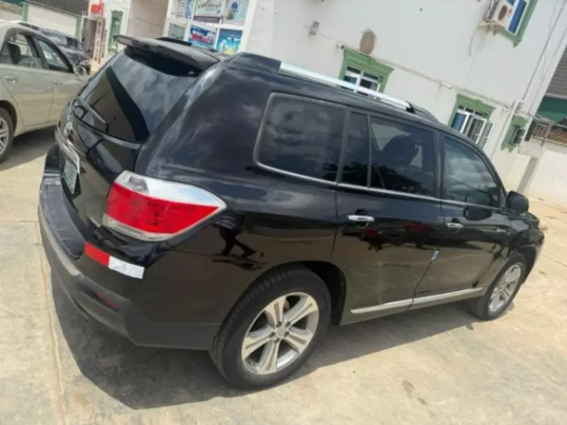 Toyota Highlander   - 2012