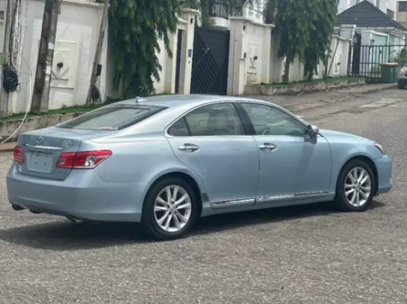 Lexus ES 350   - 2011