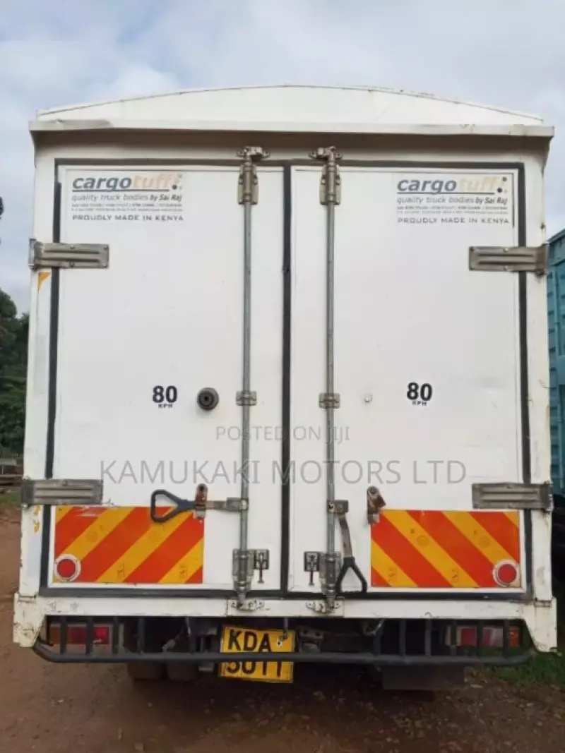Mitsubishi Canter   - 2010