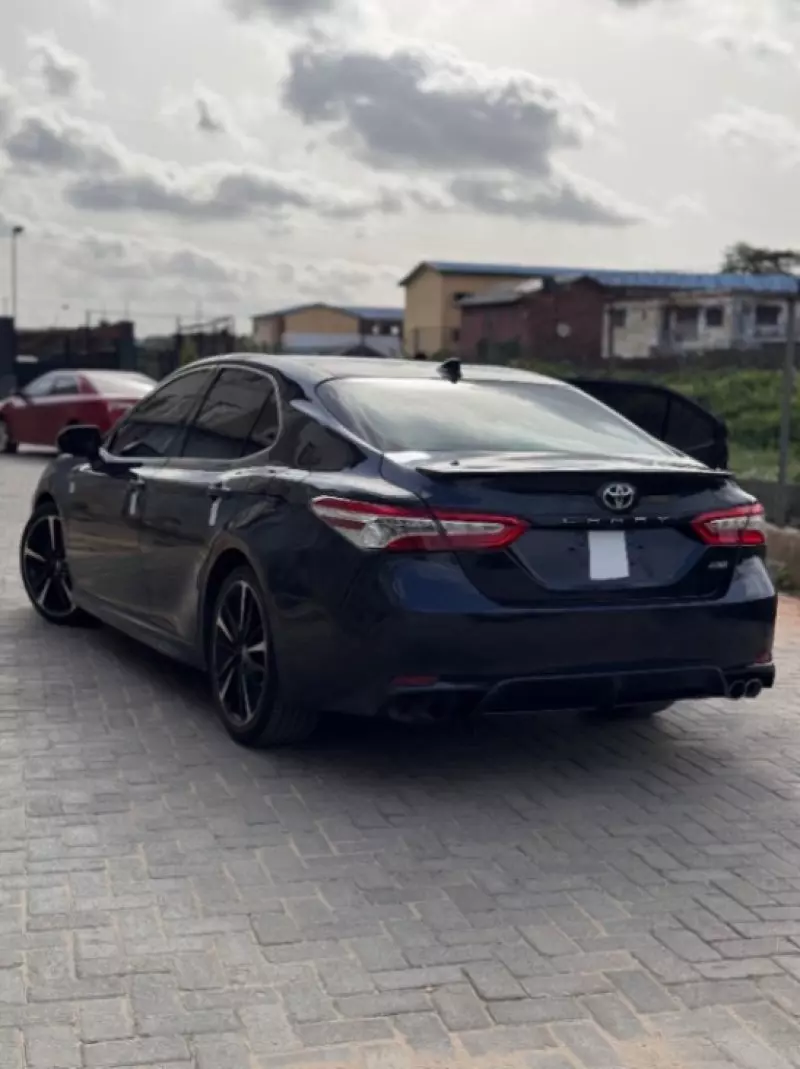 Toyota Camry   - 2018