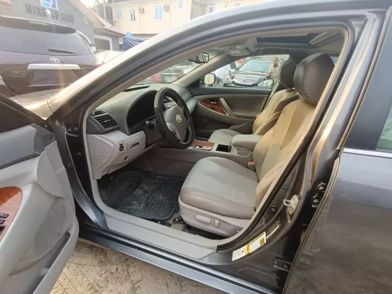 Toyota Camry   - 2010