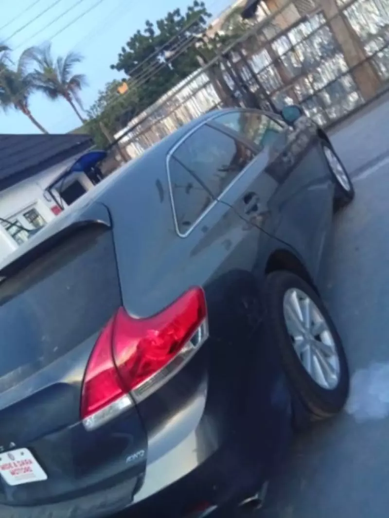 Toyota Venza   - 2011