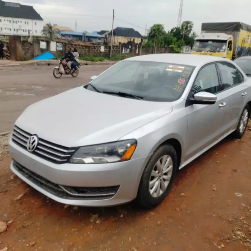 Volkswagen Passat   - 2013