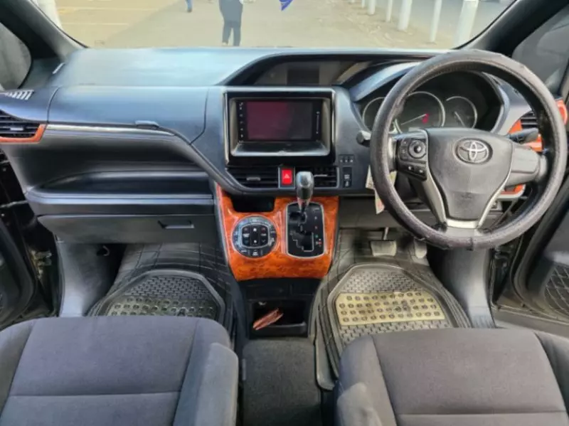 Toyota esquire   - 2015