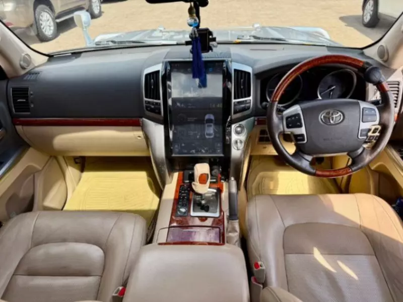 Toyota Land Cruiser V8   - 2014