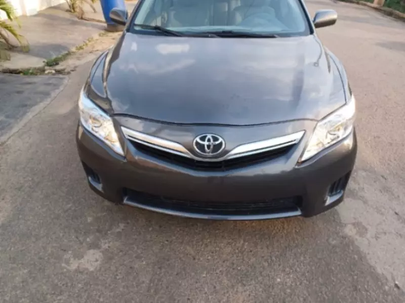 Toyota Camry   - 2011