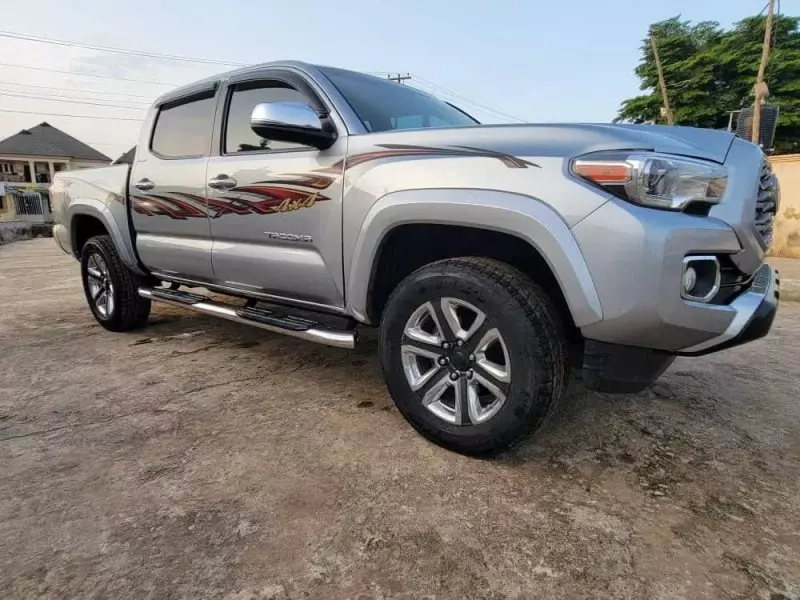 Toyota Tacoma   - 2017