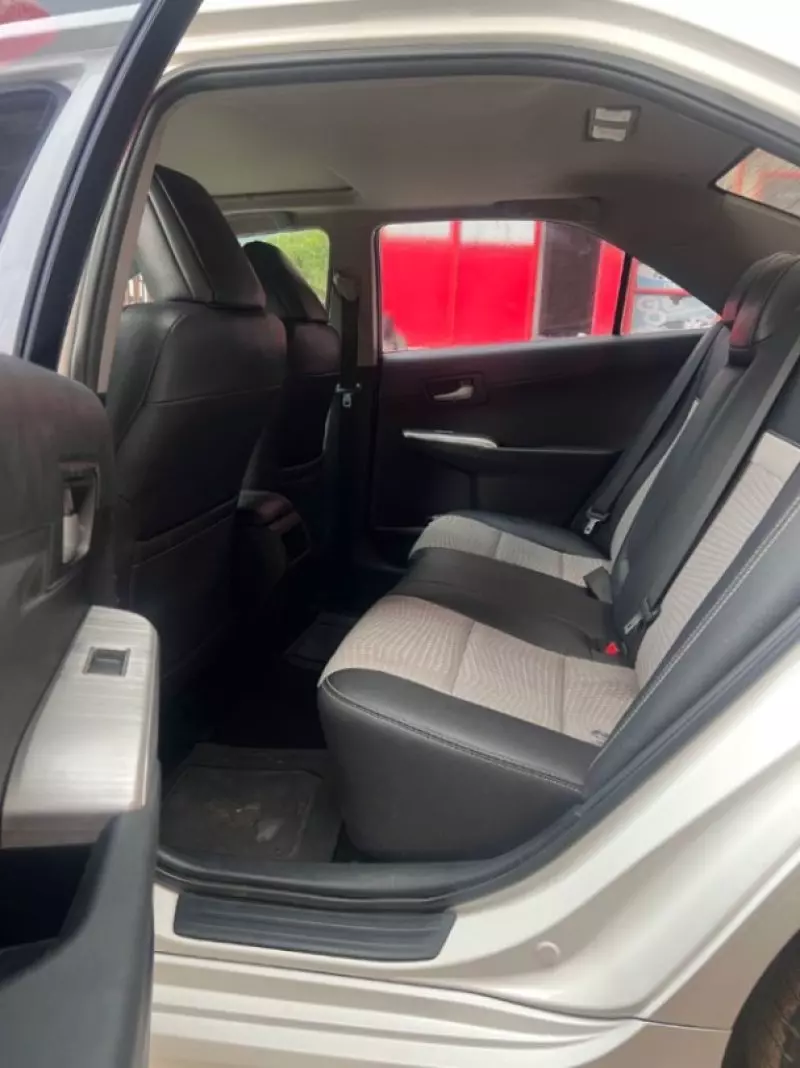 Toyota Camry   - 2012