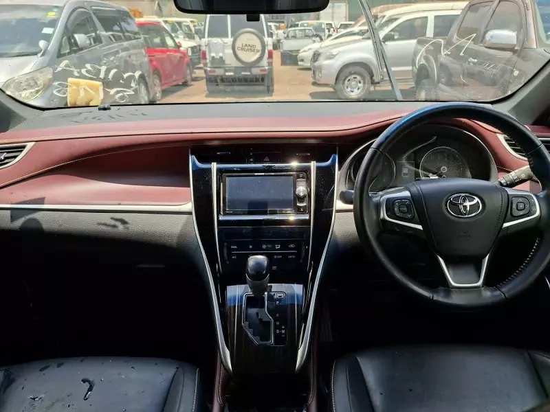 Toyota Harrier   - 2017