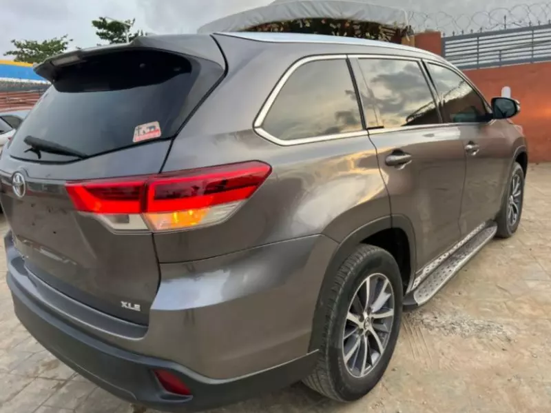 Toyota Highlander   - 2017