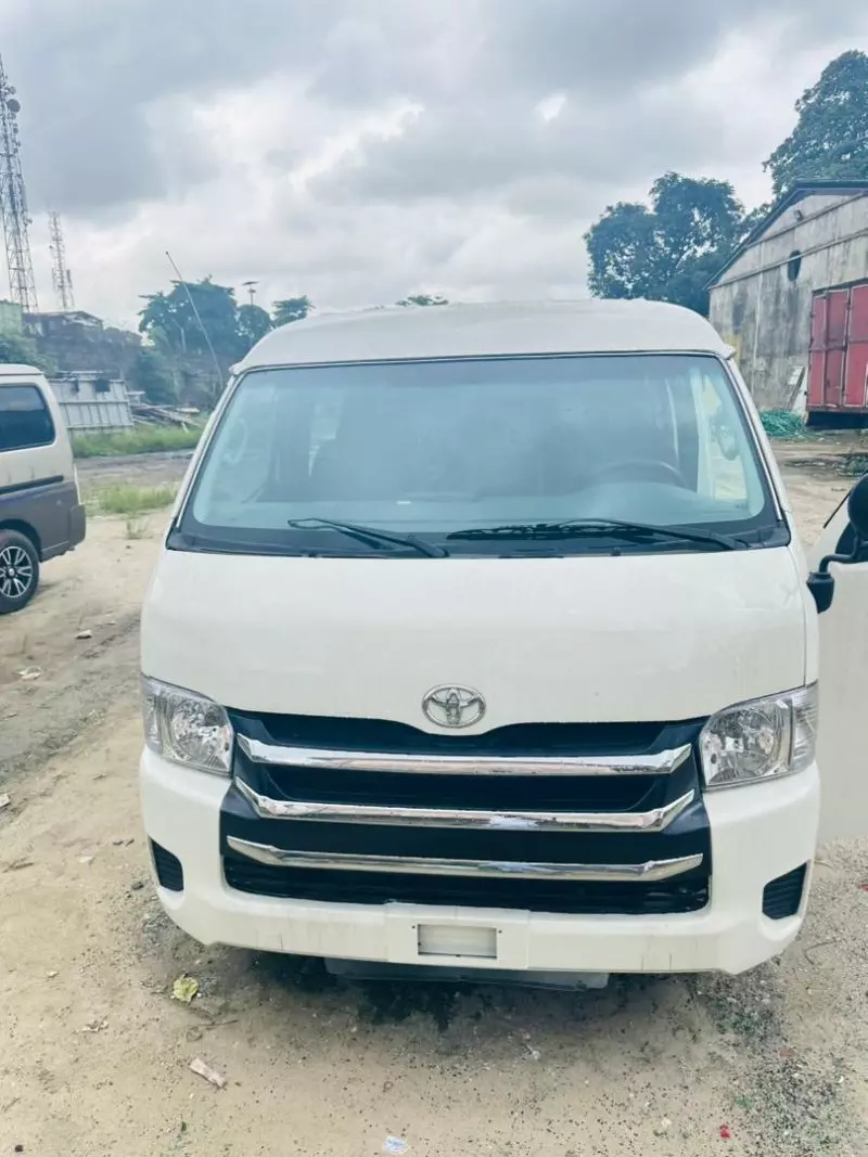 Toyota Hiace   - 2010