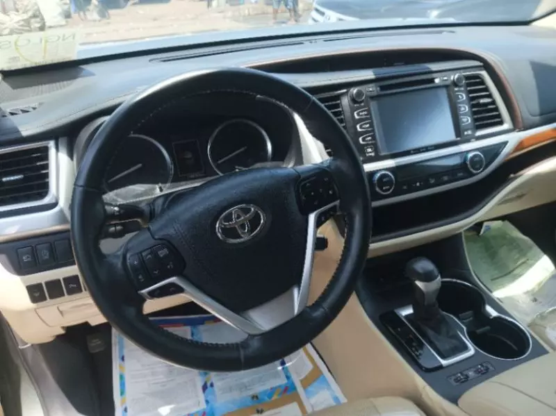 Toyota Highlander   - 2017