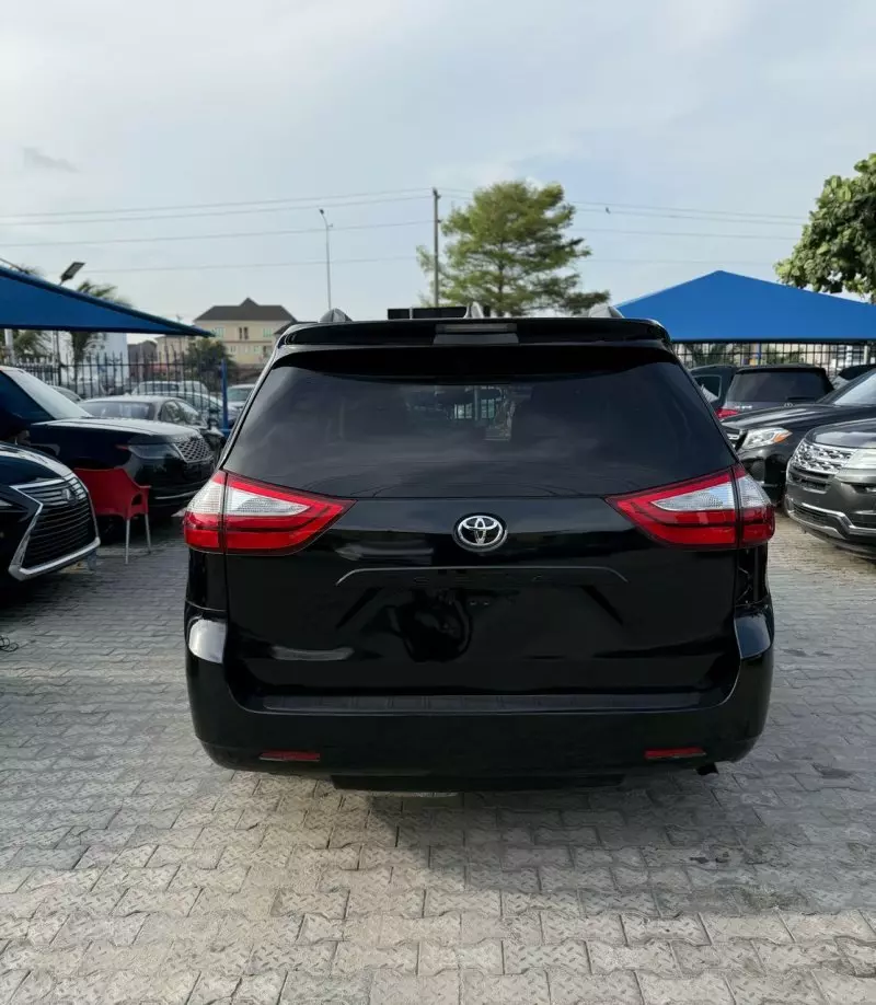 Toyota Sienna   - 2018