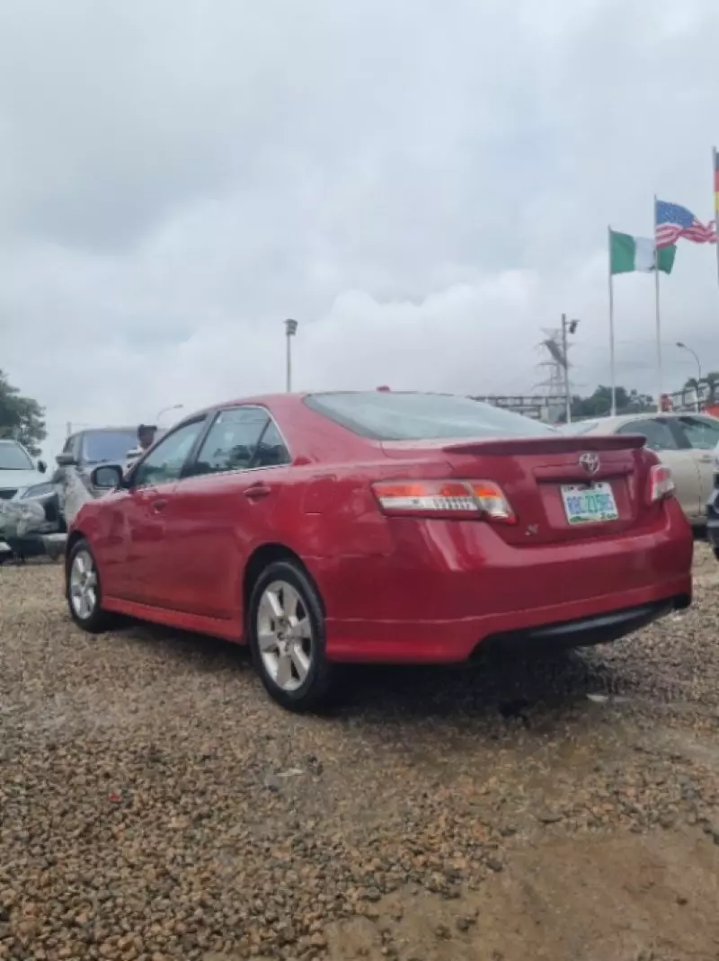 Toyota Camry   - 2011