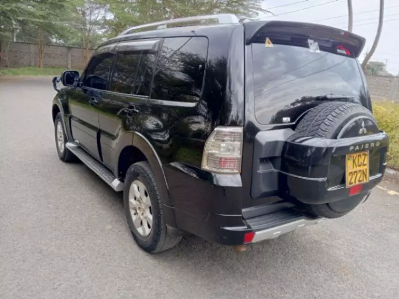 Mitsubishi Pajero   - 2013