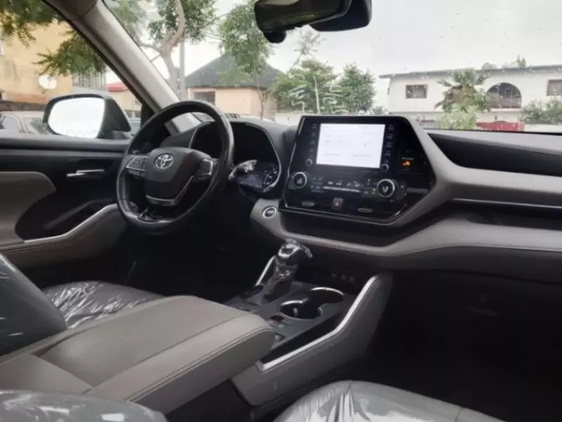 Toyota Highlander   - 2020