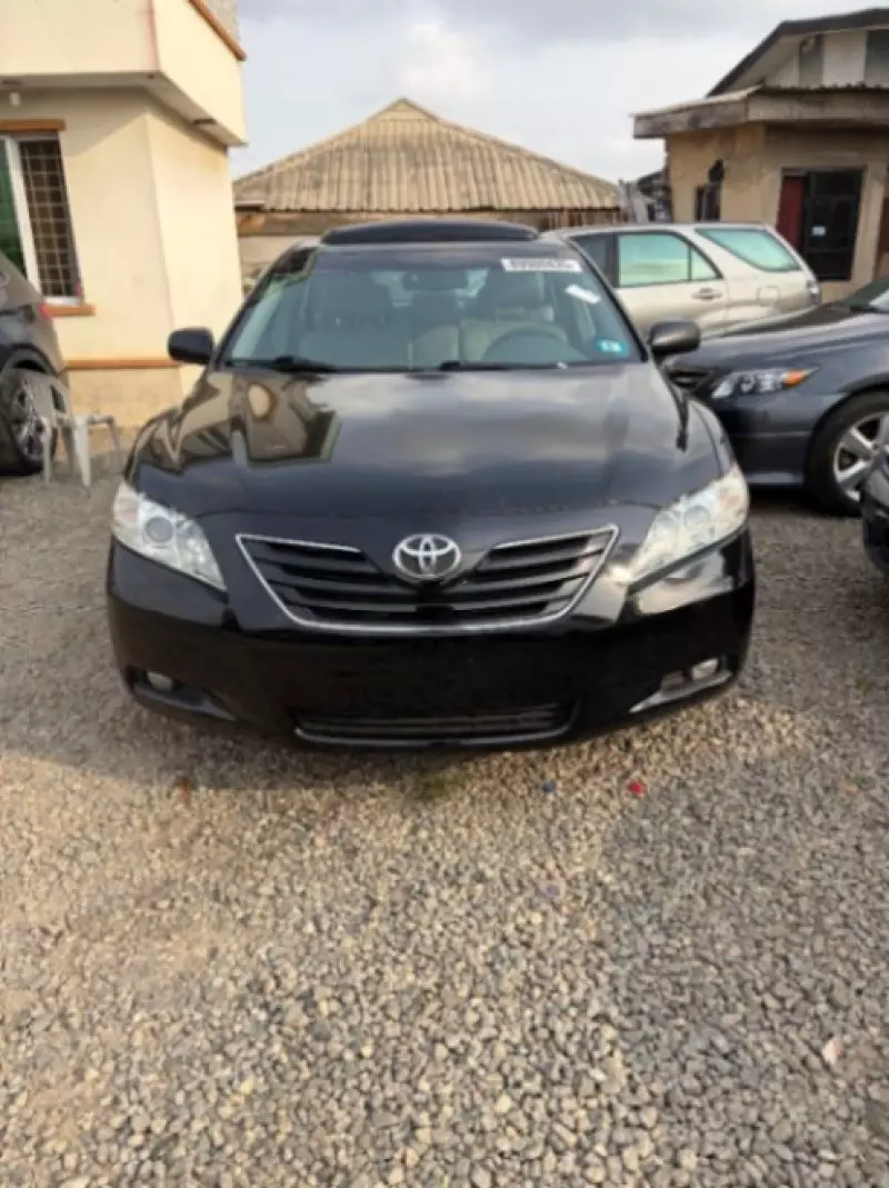 Toyota Camry   - 2009