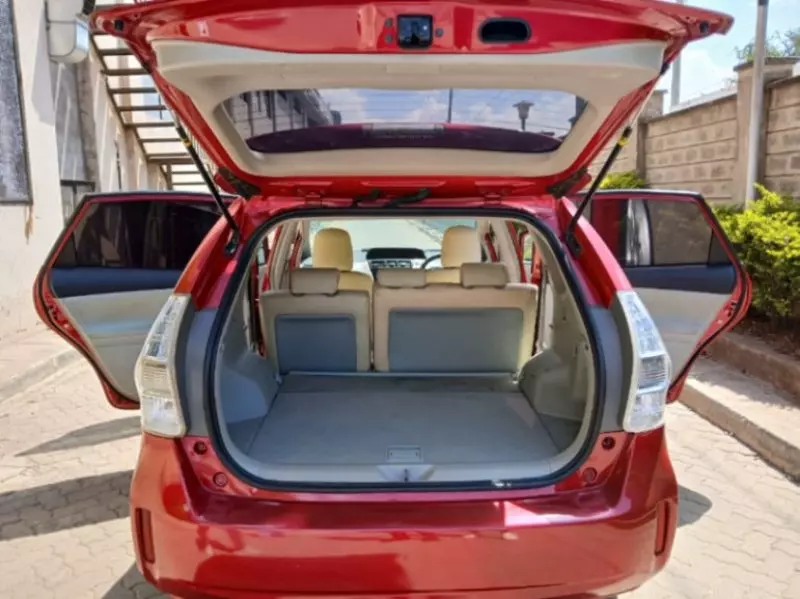 Toyota Prius   - 2013