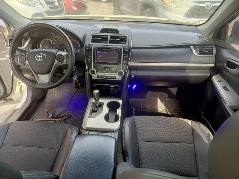 Toyota camry   - 2012