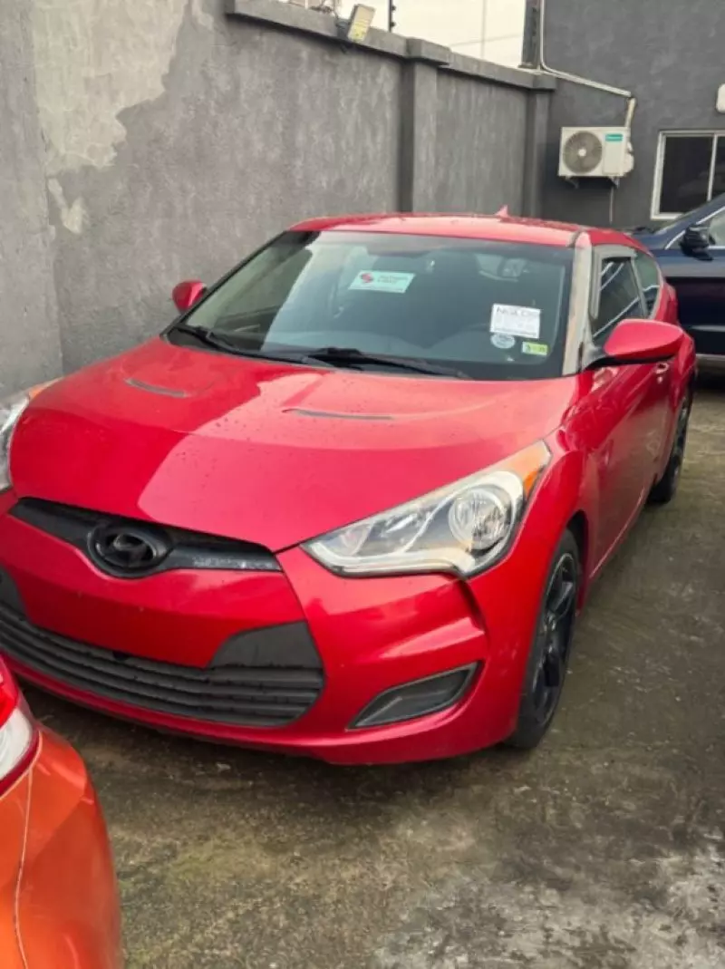 Hyundai Veloster   - 2015
