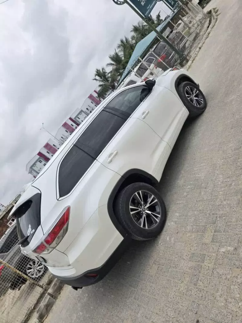 Toyota Highlander   - 2016