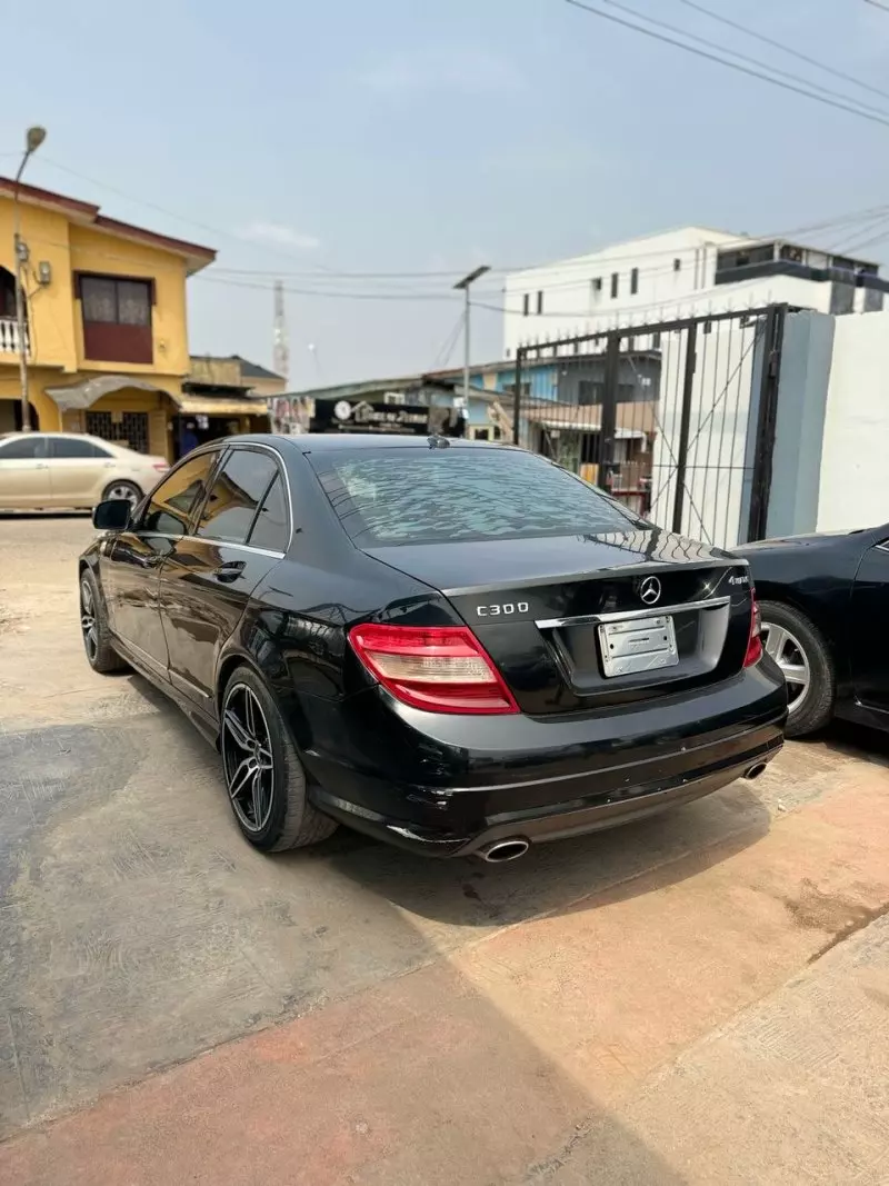 Mercedes-Benz C 300   - 2011