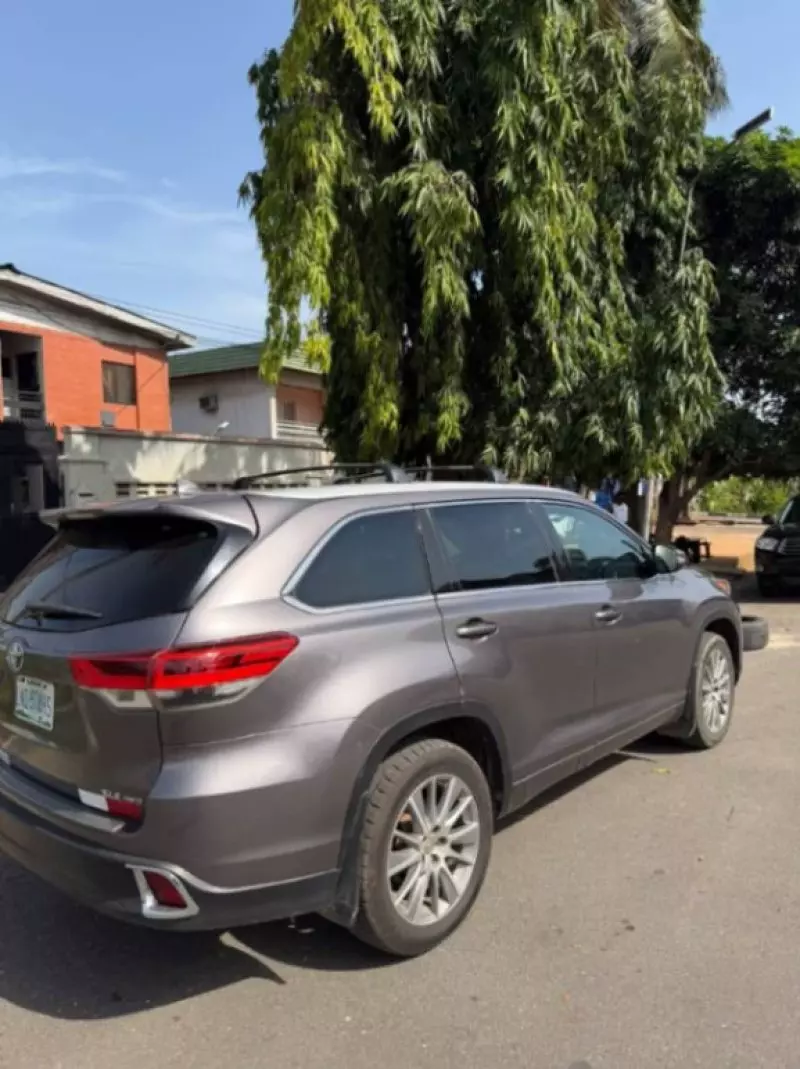 Toyota Highlander   - 2014