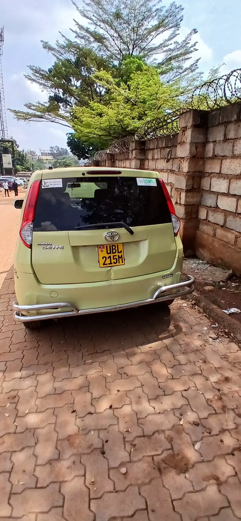 Toyota Passo Sette   - 2010