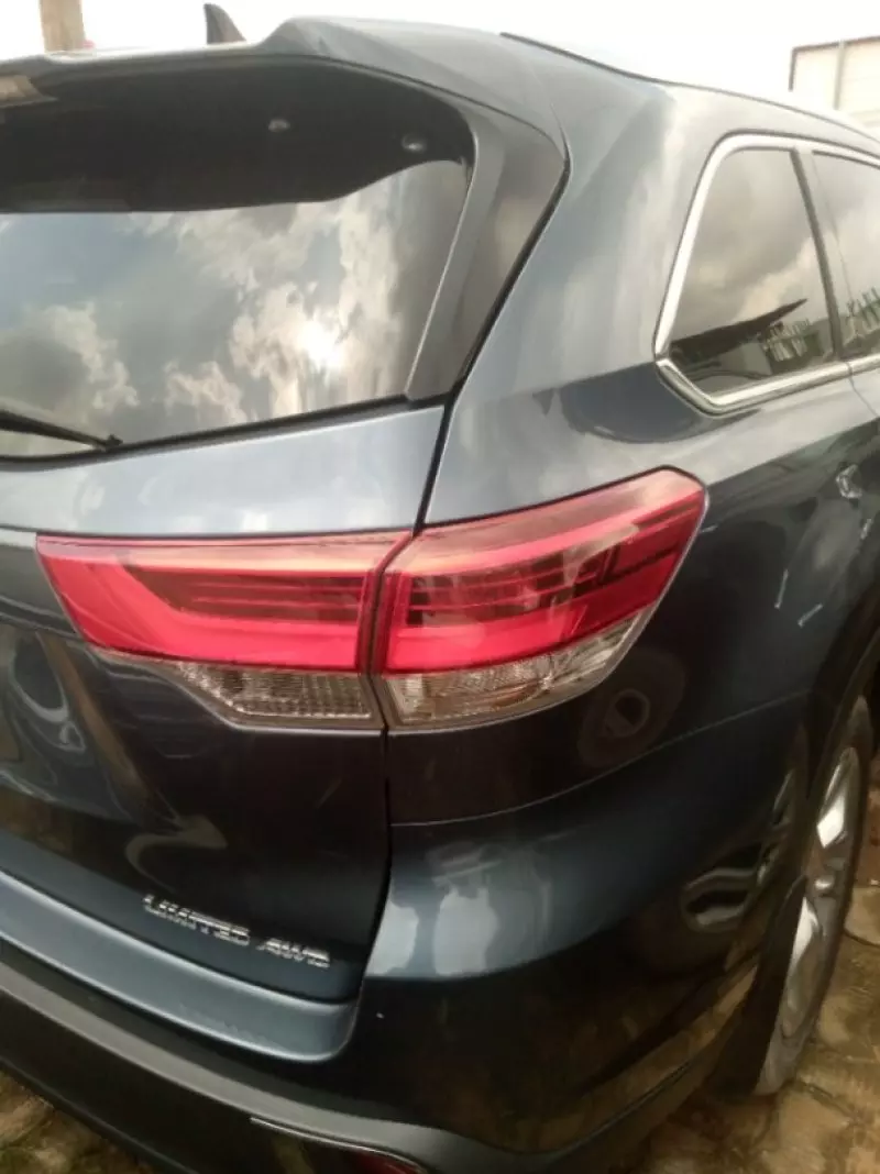 Toyota Highlander   - 2018