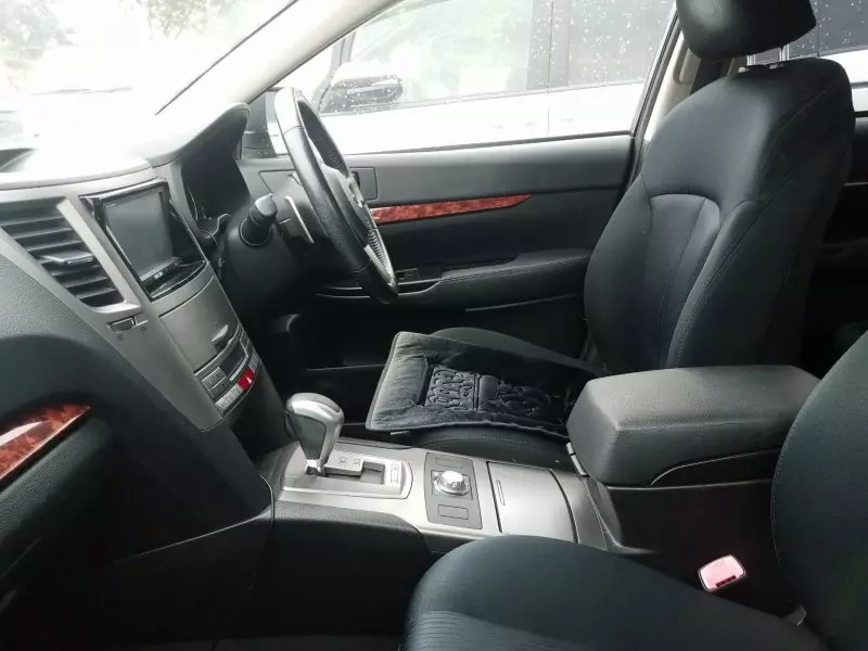Subaru Legacy   - 2011