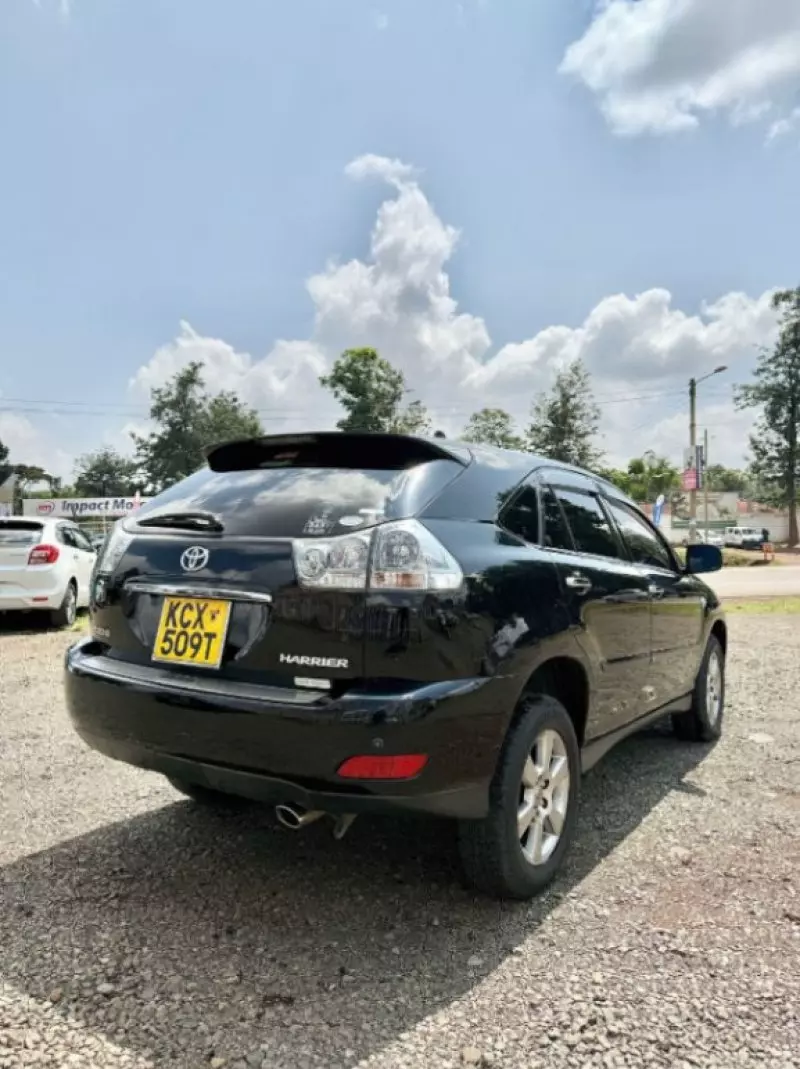 Toyota Harrier   - 2012