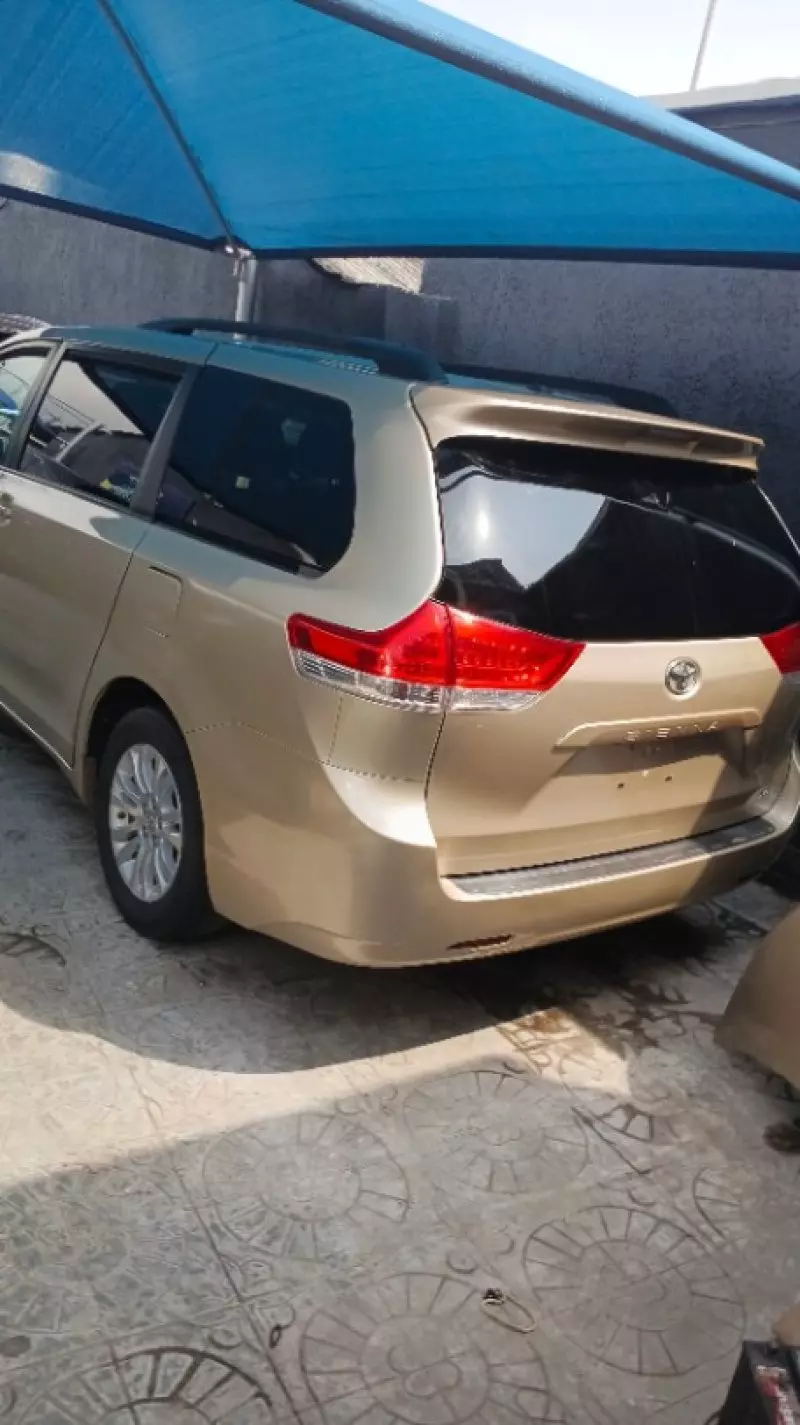 Toyota Sienna - 2014