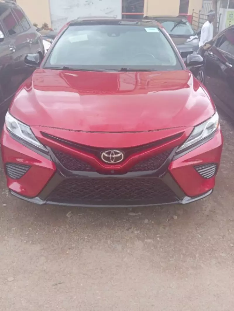 Toyota camry   - 2018