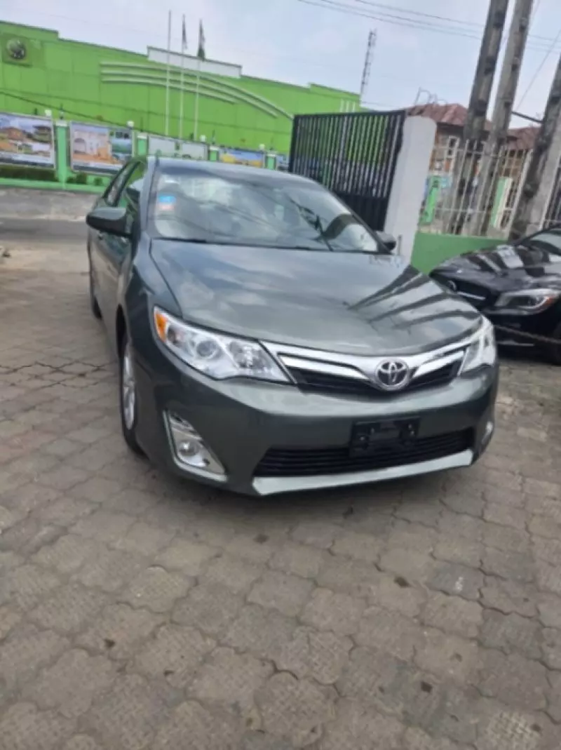 Toyota Camry   - 2014