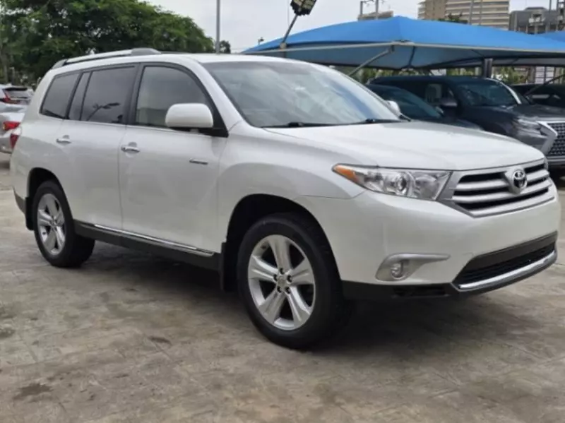 Toyota Highlander   - 2013
