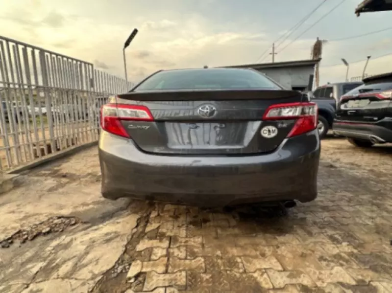 Toyota Camry   - 2012