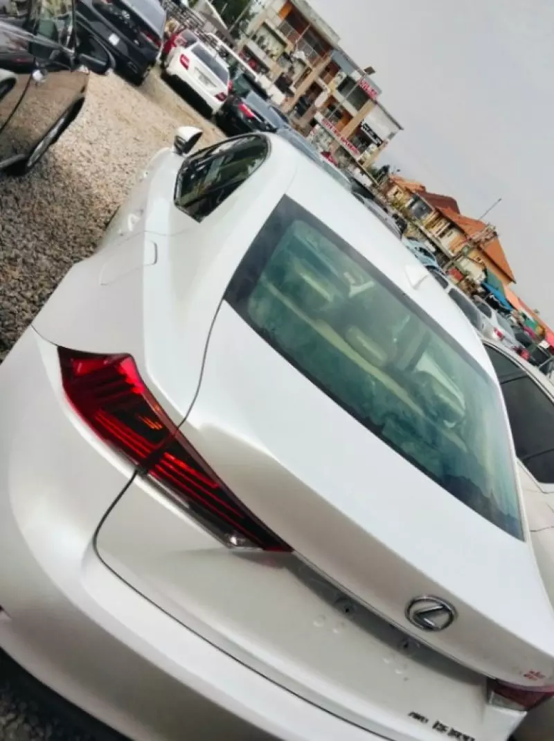Lexus IS 300   - 2017