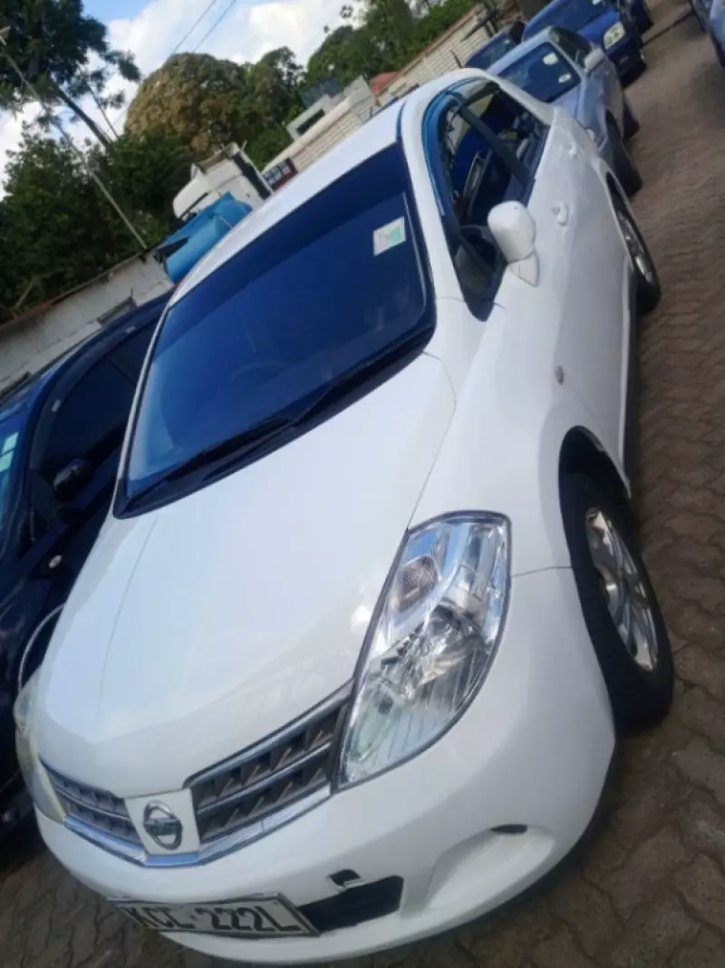Nissan Tiida   - 2015