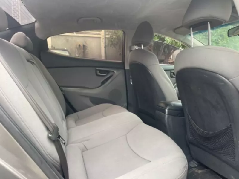 Hyundai Elantra   - 2010