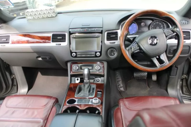 Volkswagen Touareg   - 2015