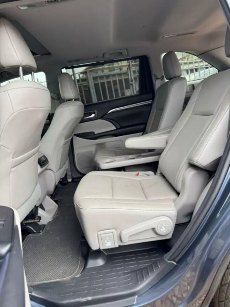 Toyota Highlander   - 2017