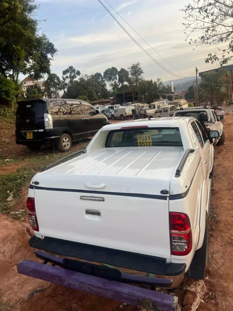 Toyota Hilux    - 2018