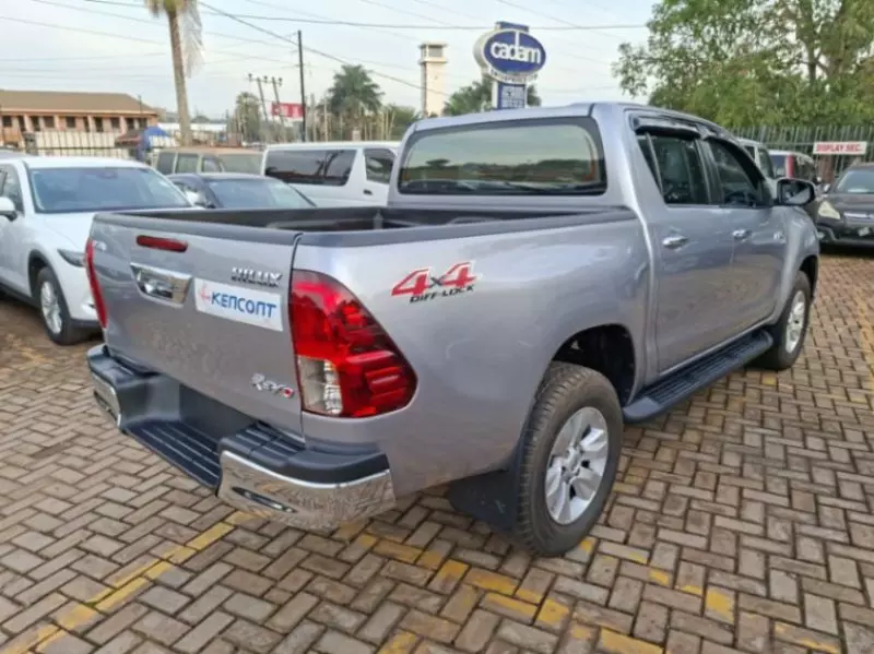 Toyota Hilux   - 2019