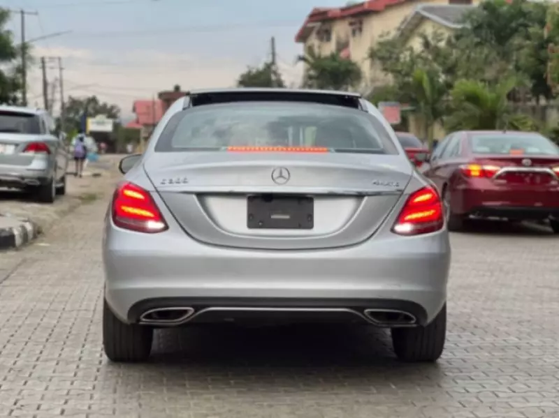 Mercedes-Benz 300   - 2015