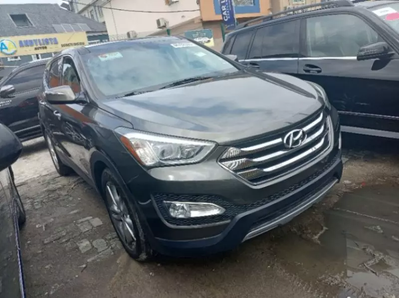 Hyundai Santa Fe   - 2013