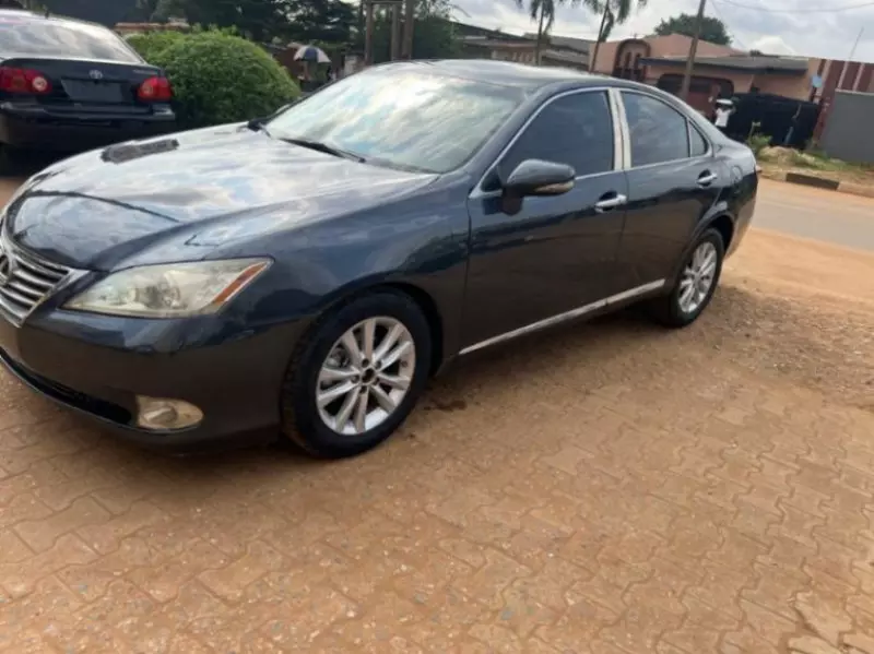 Lexus ES 350   - 2010