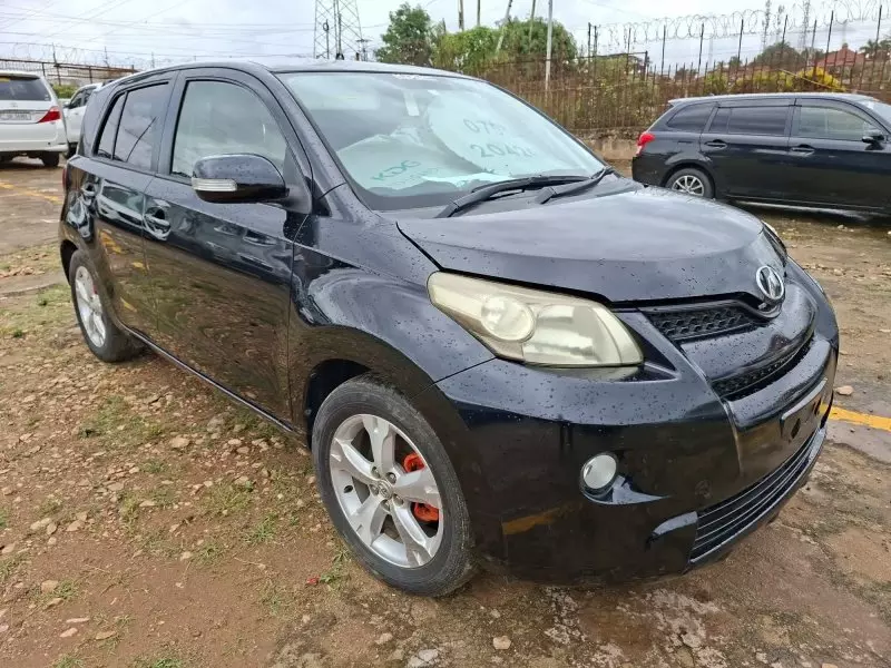 Toyota Ist    - 2012
