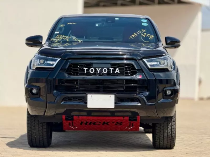 Toyota Hilux   - 2022
