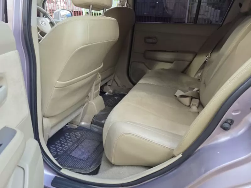 Nissan Tiida   - 2011